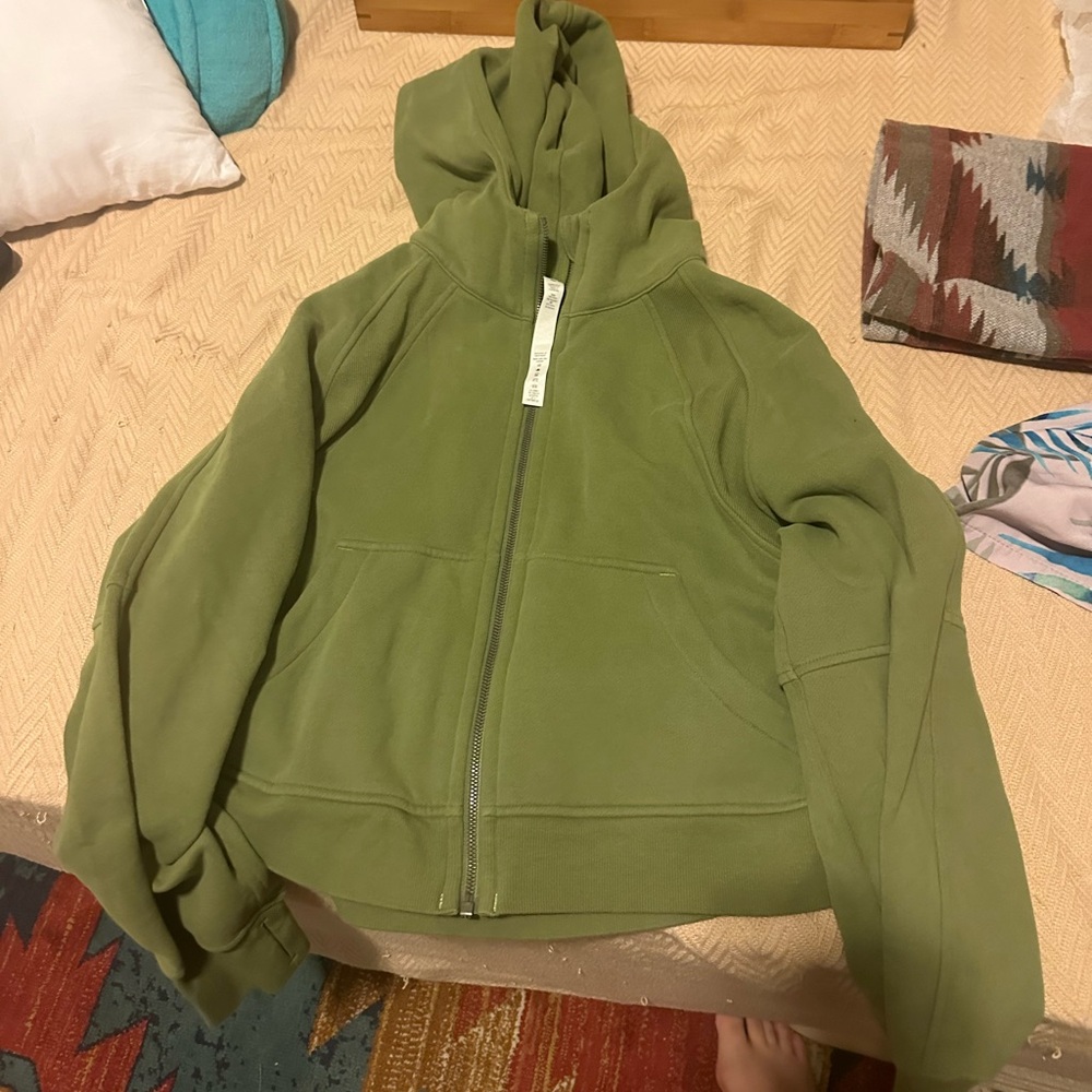 LULULEMON crop hoodie